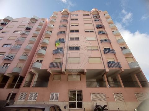  Apartamento T2 com uma área de 76 metros quadrados,   situado no Cacem, Sintra, no distrito de Lisboa.      A Praceta São João, localizada no Cacém, é uma área residencial tranquila conhecida pela sua atmosfera acolhedora, com espaços verdes, parque...