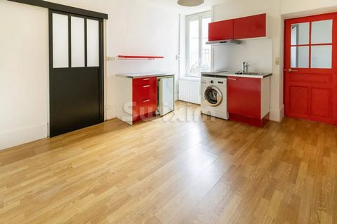 Ref 67918GM: This 30m2 apartment, full of charm, bright, is ideally located just 8 minutes walk from Place de la République and 4 minutes from the tram. Nestled in an interior courtyard, its ground floor offers a private entrance set back from the st...
