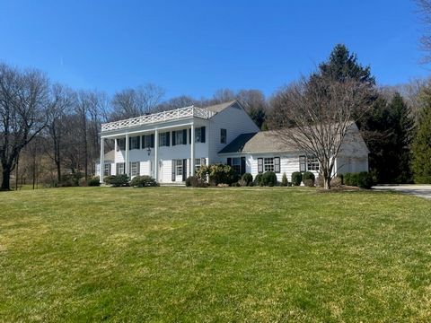 Chic and elegant center all colonial on a premier street just minutes from top rated Chappaqua schools, train station, a variety of restaurants, shops and grocery stores - a prime location for convenience and lifestyle. The stunning property was prof...