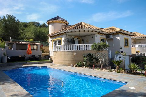 A well presented detached villa nestled on the edge of Villamartin Golf Course. The 500m2 plot boasts a beautiful pool area with new tiling and a fabulous new outdoor kitchen featuring a pizza oven. There are also areas to sit and relax in this lovel...