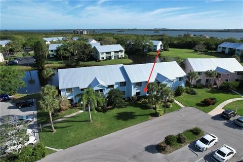 DISCOVER PELICAN POINTE: Your riverside paradise awaits! Enjoy boating, fishing, and golfing in this resort-style community with a 9-hole golf course, boat ramp, clubhouse, pool, fitness center/sauna, lighted tennis/pickleball courts and more. This 2...