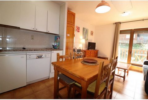 Total surface area 45 m², studio usable floor area 40 m², 1 bathrooms, age between 20 and 30 years, heating (electric), ext. woodwork (wood), kitchen (cuina oberta), state of repair: in good condition, car park, floor no.: 1, facing east, sunny, terr...