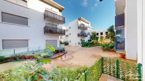 Located in Rabat. The apartment is located in a secure residence with plenty of green spaces and a communal pool, offering a peaceful and relaxing atmosphere. This apartment has a surface area of 135 m² and is located on the ground floor. The kitchen...