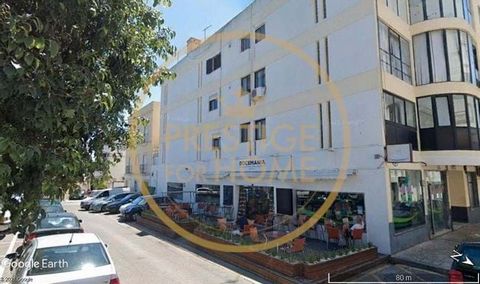 Located in Loulé. Shop for sale at 525 000 € Store with large size, 295 m2, easy parking and with lots of space, in recognized area in the city center of Loulé, next to trade points that are a reference in this city, such as the taxi station, the Hyp...