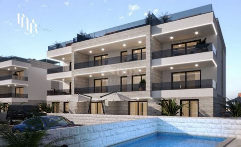 Location: Zadarska županija, Privlaka, Privlaka. ZADAR, PRIVLAKA Apartment in a new building with a view of the sea We offer for sale an apartment in a new project with a total of 6 apartments. The project is located 100 meters from the first beach, ...