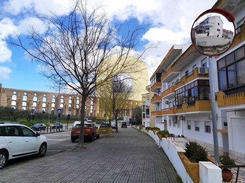 3 bedroom apartment, located on Avenida de Badajoz in Elvas, one of the main avenues of the city. This wonderful apartment, located on the third floor with a fantastic view of the Arcos da Amoreira, consists at its entrance of a long corridor with a ...