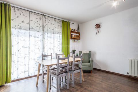 Welcome to the charming and familiar 3-bedroom apartment in Argentona! If you are thinking about where to go to live, Argentona is a very familiar town. It has 4 schools, an institute, a wide variety of proposals for extracurricular activities. Leave...
