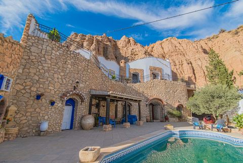 The property consists of two caves with all the luxury details, which share a common space of 386 m2, plus a parking area for two cars of 49m2 and another independent garage at street level. Entrance with electric gate, 7x3.5m swimming pool, rustic c...