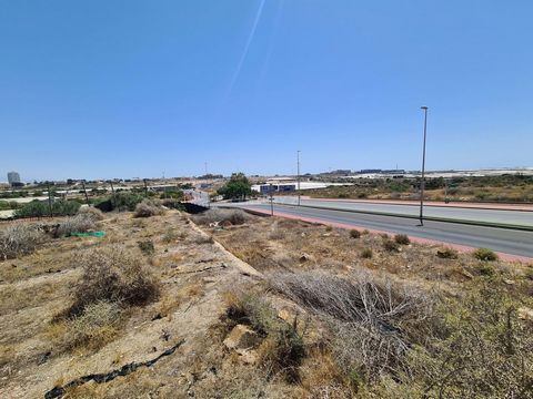 Looking for a corner of peace and tranquillity to invest in a rural project? This is your chance! We present this beautiful rustic plot in the idyllic area of El Ejido Sur. Outstanding Features: Ideal Location: Situated in El Ejido, this land gives y...