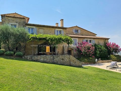 At the end of a little path without any nuisance, Provence Secrète found for you this charming stone farmhouse of Luberon renovated on the basis of an ancient hamlet. The set offers 2 independent houses, a courtyard and several outbuildings. The loca...