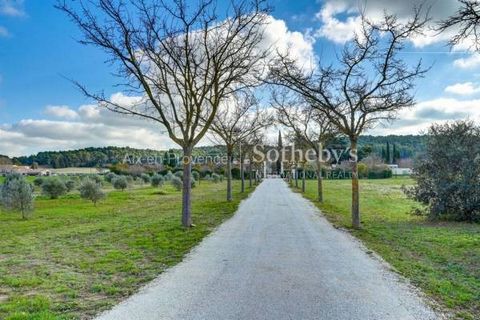 Exclusivity Sothebys. Discover this property, close to international schools, located on a plot of about 2.5 hectares. A majestic entrance with electric gate, offering an elegant welcome to your guests as well as a fountain at the entrance adding an ...