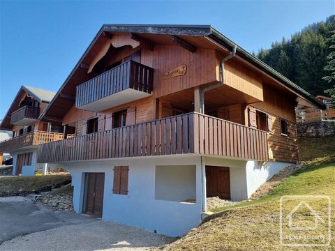 Chalet Joyeux is a pretty, 4 bedroom chalet situated close to the centre of Chatel, and not far from the ski lifts at Vonnes. Completed in 2002, the chalet was partly renovated in 2014 and benefits from new bathrooms, kitchens, solid wood flooring an...