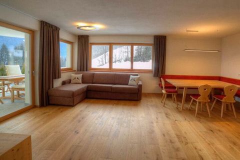 El nuevo apartamento Neunerspitze, amueblado con pisos de madera y muebles de madera maciza del bosque de la granja, se encuentra en la planta baja. Las habitaciones finas comodidades y luz de luz, todas con acceso directo a la terraza del sureste, s...