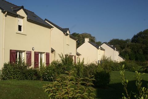The Résidence Le Hameau De Peemor Pen consists of 94 linked Breton holiday homes spread over 7 traffic-free areas. There are 3 different types. For example, there are 4-person apartments (FR-29160-18) on one floor, with a bedroom and sleeping accommo...