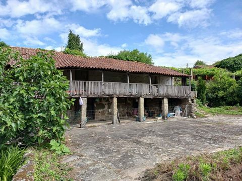 Rustic house for reconstruction in Rande, Milhundos, Penafiel. Inserted in a land with a total area of 3442 m2, it has a gross construction area of 787m2. House with 2 floors and also rustic annexes for recovery. Located in the old Parish of Milhundo...