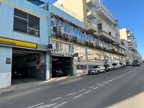 We present a space of 500m2, located in the center of Almada, eligible for the Golden Visa program. Located on Rua Dom Sancho I, one of the main streets of the city, with a large pedestrian and motor vehicle passage, making the wide façade particular...