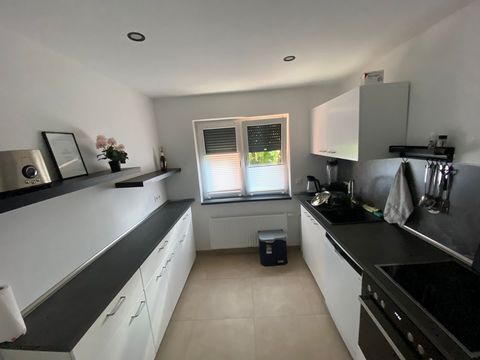 Cozy room in a friendly women's shared flat. Including own room, shared, fully equipped kitchen and one bathroom per floor. Safe and harmonious environment, centrally located. Ideal for students and professionals. All-inclusive rent. Contact us for a...
