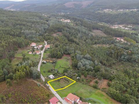 Urban plot with approved project! Urban plot of 958.90 m2 with the possibility of building a villa with a building area of 299m2 and a gross construction area of 598m2. The land has a slight slope. Situated in a quiet location very close to the centr...