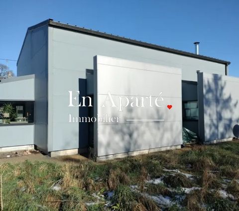 Come and discover this beautiful recent and contemporary timber frame house located near the motorway interchange and Villedieu les poeles. It offers single-storey living, PRM access. On the ground floor: entrance, large living room with peel stove, ...