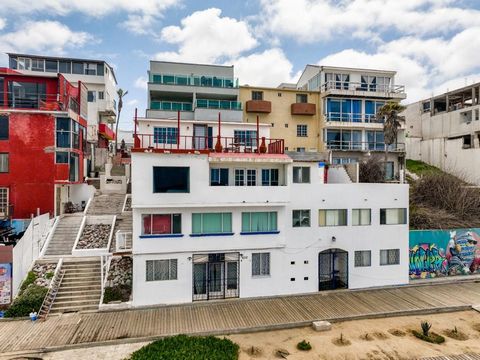 Beach Investment Opportunity: Beachfront Units Variety of Units: This beachfront property in Playas features a diverse selection of six units. The breakdown includes three cozy one-bedroom units, each equipped with a bathroom. t Here there are two sp...