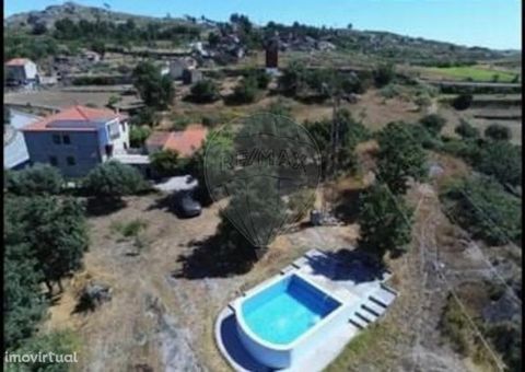 Excellent property in the area of Fornos de Algodres. Completely rebuilt stone house. Take a look at its composition: In the basement part you will find the wine cellar. On the ground floor: Suite, toilet service and lounge with fireplace. On the 1st...