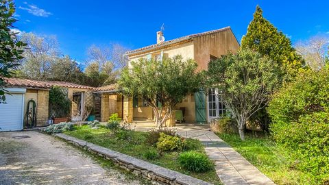 Exclusive to SWIXIM International: About ten kilometres from Uzès, near the Pont du Gard, this old stone building has been meticulously restored and enlarged over time while retaining an undeniable charm. To date, you will find 4 bedrooms, 2 of which...