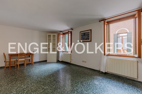 This elegant one-bedroom apartment is located on the second floor of an elegant building with common parts in excellent condition thanks to a recent restoration. The internal distribution is divided into an entrance on a corridor with useful built-in...