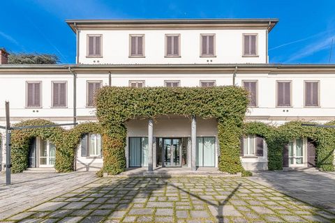 Surrounded by a charming garden that hosts centuries-old trees of particular charm, Villa Argenta is a recently renovated late 19th century structure, ideal for any type of event. Immersed in the greenery of Brianza, located about 30 km from Milan an...