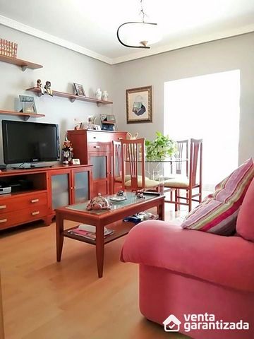 This flat is at Calle Virgen de Icíar, 28921, Alcorcón, Madrid, on floor 2. It is a flat, built in 1965, that has 57 m2 and has 2 rooms and 1 bathrooms. Besides, it includes wardrobe, luminous, children's area, smooth walls, security door, ascensor, ...