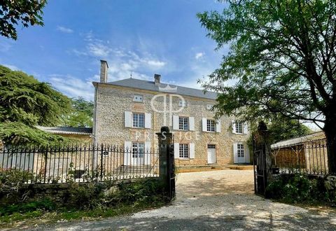 In excellent condition throughout, this beautifully renovated stone built 6 bedroom house, which has a spacious living area of 510m2, is set out over 3 floors, is in excellent condition and has lovely views overlooking a river. There is an additional...