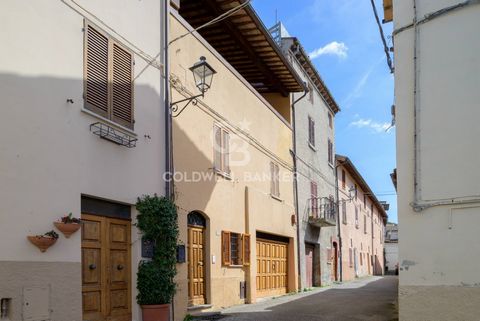 In the heart of the Umbrian countryside and on the slopes of the Monte Cucco natural park, we offer for sale this splendid stone terraced house typical of the local reality. STATE AND FINISHES The property has an independent entrance on the ground fl...