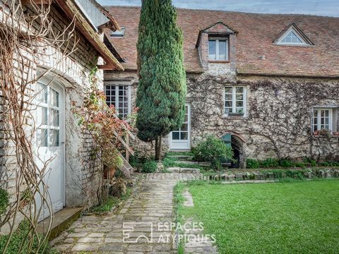 Located 5 minutes from Gallardon, 30 minutes from Chartres and 1h30 by car from the center of Paris, this large old house of character develops a living area of approximately 280m2 (more than 350m2 on the ground) on a plot of 2348m2. On the edge of a...