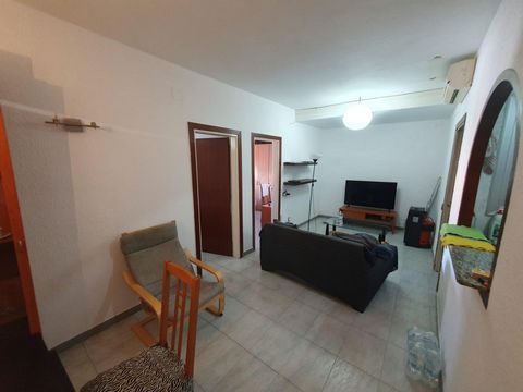 Property in perfect condition located on C/ Rafael Campalans in Hospitalet de Llobregat. The property has 64m2 built and 50m2 useful housing. Distributed in two double bedrooms, 1 bathroom and a separate kitchen and dining room. It is a real room wit...