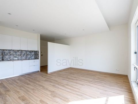 Studio apartment for sale in Matosinhos, furnished and equipped. Facing south, they are very bright, with a large window and unobstructed views. Well located, close to various services and 1 km from Matosinhos beach. Possibility of buying a garage sp...
