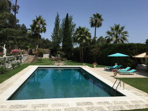 A truly unique villa, located in the natural park of Los Alcornocales, between Tarifa and Algeciras, just 20 minutes from Gibraltar and 30 minutes from Sotogrande, Tarifa is only 15 minutes and Morocco 35 minutes by ferry from Tarifa. It has incredib...
