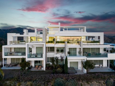 Embark on a journey into luxury with this expansive 3-bedroom duplex penthouse apartment situated in a prestigious gated community just outside of Marbella. A newly built residence, it stands as a testament to sophistication, boasting extraordinary q...