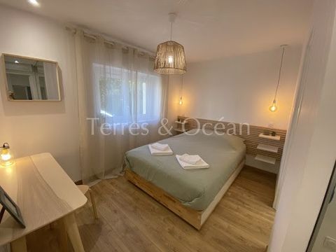 Apartment refurbished in June 2022 of around 62m2 with a terrace with direct access to the Hossegor lake canal. Located in the city center in a charming residence and has a separate entrance. It includes a living room with open fitted kitchen, 2 bedr...