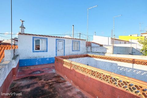 House 4 Bedrooms in Torrão House in need of small works located in the friendly village of Torrão. The villa has on the ground floor of 2 bedrooms, kitchen, living room and bathroom. Use of attic with 2 bedrooms and storage. It also has a patio and t...