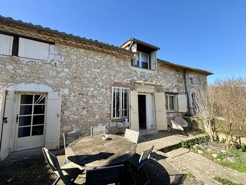 Beautiful stone property nestling in the heart of the countryside just 15 minutes from Villeneuve sur Lot. This character property offers around 170 m² of living space. The living room features a beautiful open fireplace giving a warm tone to the roo...