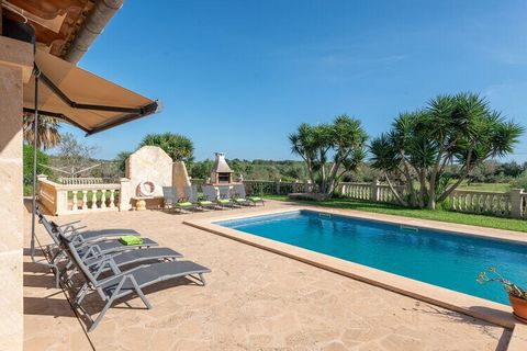 Geweldig huis voor 10 personen met privé zwembad en op 5,2 km van Cala Murada. U kunt zwemmen in het chloorbad van 10 x 5 meter en een diepte van 0,50 tot 1,60 meter. Daarna lekker zonnebaden op de ligstoelen en genieten van een heerlijke barbecue op...