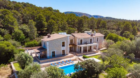 Stunning luxury Mallorcan villa with sea and mountain views and with holiday licence (ETV) in Alcudia. The property consists of a house of 906m2 built on two floors and basement on a property of about 33,000 m2 in the middle of the mountains surround...