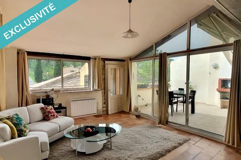 Welcome to discover this charming village house located in Beaumont de Pertuis, just a few minutes from Pertuis and Aix en Provence. Upon entering the ground floor, you will be charmed by its functional layout. The bright living room, enhanced by a l...