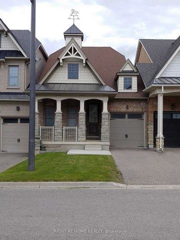 Exceptionally Designed 3 Br Executive Bungaloft Town of over 2100sqft. Located In The Heart Of Desirable King City On A Very Quiet Crescent. Stunning Family Room With Soaring Ceilings, open to upper storey loft. Upgraded Kitchen With Pantry And Grani...
