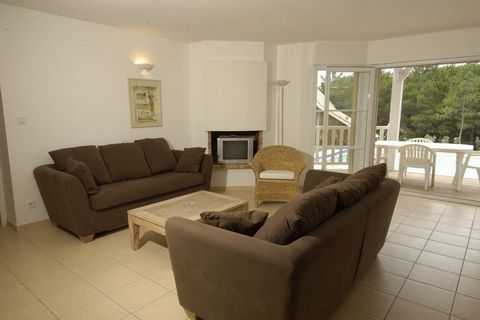 This beautiful and detached villa for 6 persons is located between the sea and a pine forest in the residence Eden Club. It is only 3,5 km from the sand beach Lacanau-Océan and 12 km. from the city centre of Lacanau. The villa is spread over a slight...