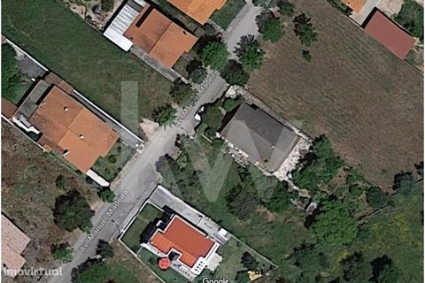 Lote de terreno com uma área total de 528m² com viabilidade de construção, localizado a 30 minutos do centro de Coimbra, inserido em zona tranquila de cariz residencial, com uma ocupação predominantemente habitacional em edifícios tipo moradias compo...