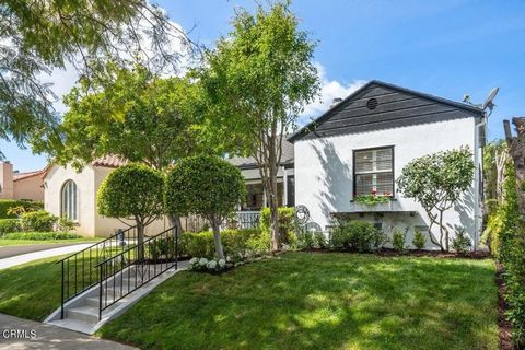 Step into the timeless allure of a 1940-built residence where Old Hollywood Glamour seamlessly meets contemporary luxury. Situated around the corner from premier shopping and dining, this single-level gem, offering 2 beds and 2 baths, welcomes you th...