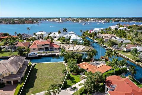 One of Naples' most sought-after waterfront communities, Royal Harbor! This spectacular parcel is as close to intersecting canals as you can get, without being one, and is truly only 3 homes to Naples Bay. You could paddle board within 5 minutes to t...