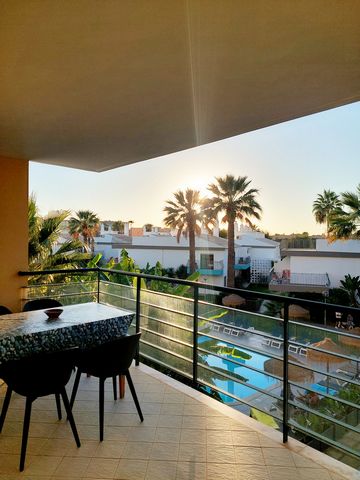 Lovely apartment with two bedrooms and a sofa bed in the living room, with a large balcony overlooking the pool, and a private 30m2 terrace. Very well located, in a quiet area surrounded by greenery, 10-15 minutes walk from the beach. Animals are all...