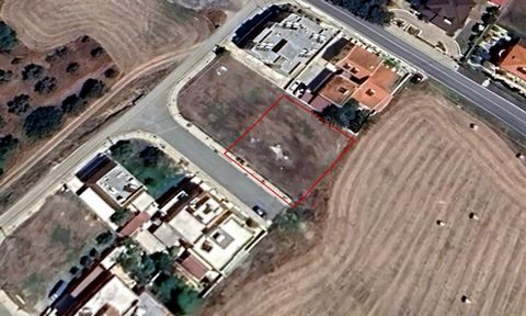 Introducing a prime real estate opportunity in the desirable district of Meneou! This expansive corner plot land parcel spans 617 square meters and is situated in Zone Γρ1, offering favorable construction parameters. With a density of 0.9, coverage o...