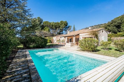 Provence Home, the Luberon real estate agency, is offering for sale in the peaceful village of Mérindol, a house on 3,530 sqm of wooded and enclosed land, with a swimming pool and garage. HOUSE SURROUNDINGS Not isolated but not overlooked, in a resid...